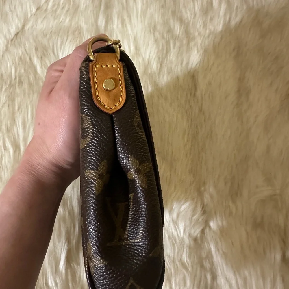 Discontinued**LV Favorite MM Shoulder/crossbody Bag
